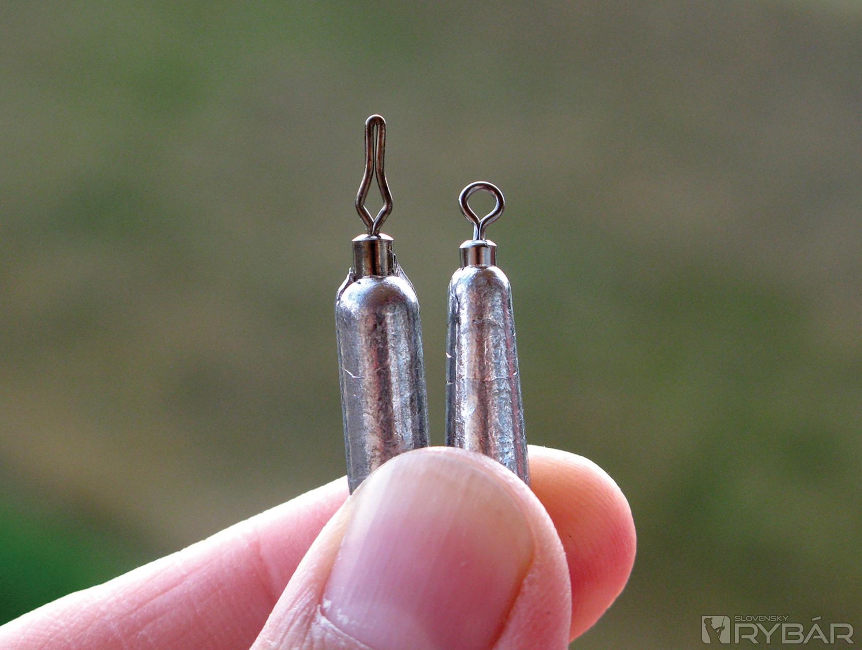 Rozdiel medzi záťažou na drop-shot (vľavo) a jig rig (vpravo).