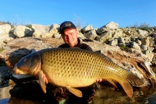 Dlháň s hmotnosťou cez 17 kg, ktorý prišiel na nové boilies, ktoré budeme testovať aj túto sezónu.