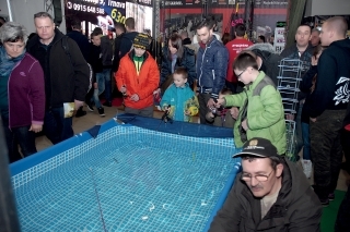 Pri tomto bazéne si najmä detskí návštevníci mohli vyskúšať prácu umelých nástrah.