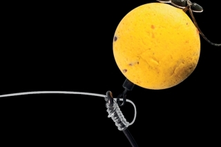 10. Boilies zaistíme zarážkou.