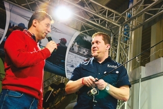 David Maixner (vpravo) pri praktickej ukážke prívlače.