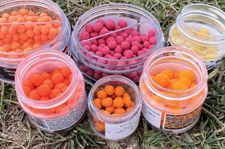 Ako nástrahu najčastejšie používam odľahčené peletky – tzv. Wafter, a to fluo-žltej alebo fluo-oranžovej farby vo veľkosti 6 – 10 mm. Zjari siaham po výrazných ovocných príchutiach (ananás, jahoda, med, pomaranč).