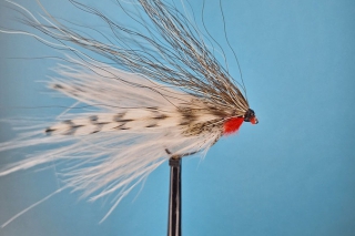 Obľúbené mušky - BIELY STREAMER a SHUTTLECOCK BROWN