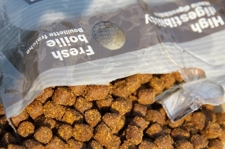 1.  Pelety Tuna Max 6 mm.