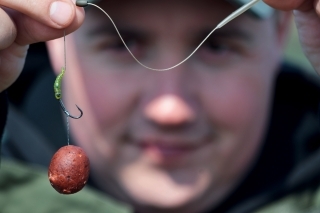 Prvá montáž s  ostrým Longshank nailerom je pripravená do boja.