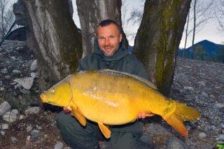 Ojedinelá forma kapra na jazere-lysec 18,20 kg.