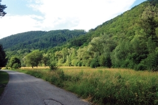 Bočná cesta z Veľkej do Malej Lodiny.