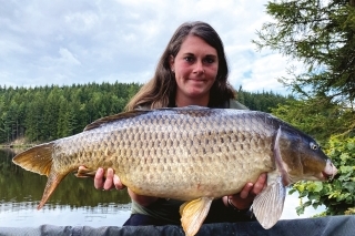 Pekný jesenný 10 kg kaprík, chytený neďaleko môjho domova na boilies Cockbaits.