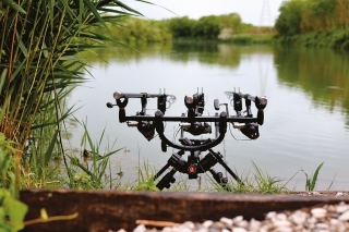 Moja vyladená výbava, ktorej plne dôverujem (stojan Cygnet rod pod, prúty Greys Xlerate 13 ft 3,5 lbs, navijaky Shimano Baitrunner a signalizátory Delkim).