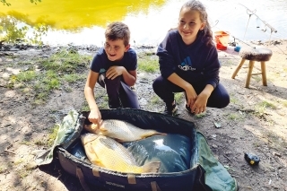 Lekcia feedru bola často spestrená aj dvoma kaprami naraz.