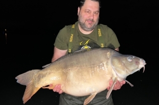 Najväčšia ryba výpravy – majestátny lysec 
s hmotnosťou vysoko prevyšujúcou magických 20 kg.