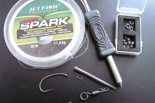 Fluorokarbónová montáž na „hlbinné kapry“: Komponenty: háčik, fluorocarbon (používam v nosnostiach 25 a 35 lbs), Sliding Ring