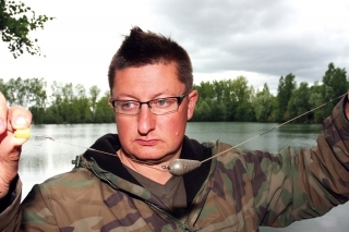 Montáž je pripravená na nahodenie. Ako nástrahu použijem umelú kukuricu.
