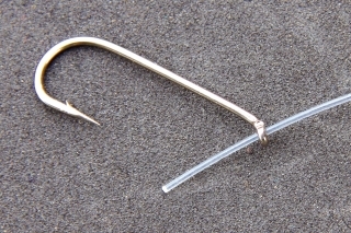 2    Stiff Line navlečieme do očka háčika SB 300LS.