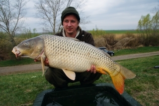 Pekný dlhý šupináč tímu CARPFANATIC.