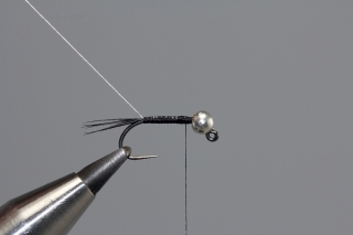 Naviažeme si krúžkovací materiál – vynikajúci Twisted bright yarn od Tommi Fly.