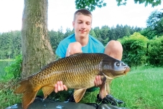 Krásny šupík v rukách hrdého lovca.