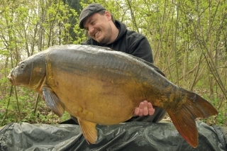 Zúrivý 15,6 kg lysec z mušľového poľa.