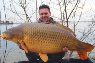 Paráda: 28,37 kg a 114 cm.