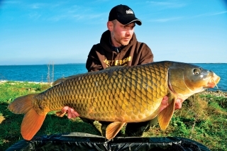 Bojovné torpédo 19,2 kg, zdolané vo veľkých vlnách a vetre.