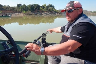 Na sumce nás zobral aj Stando, spolumajiteľ kempu Buena Vista. Jemné ťuknutie do špičky prúta "otvorí chobotničku" a to často presvedčí váhajúceho sumca k záberu. Často sa stáva, že sumec príde k nástrahe, ale nevezme ju. Táto finta celkom funguje.