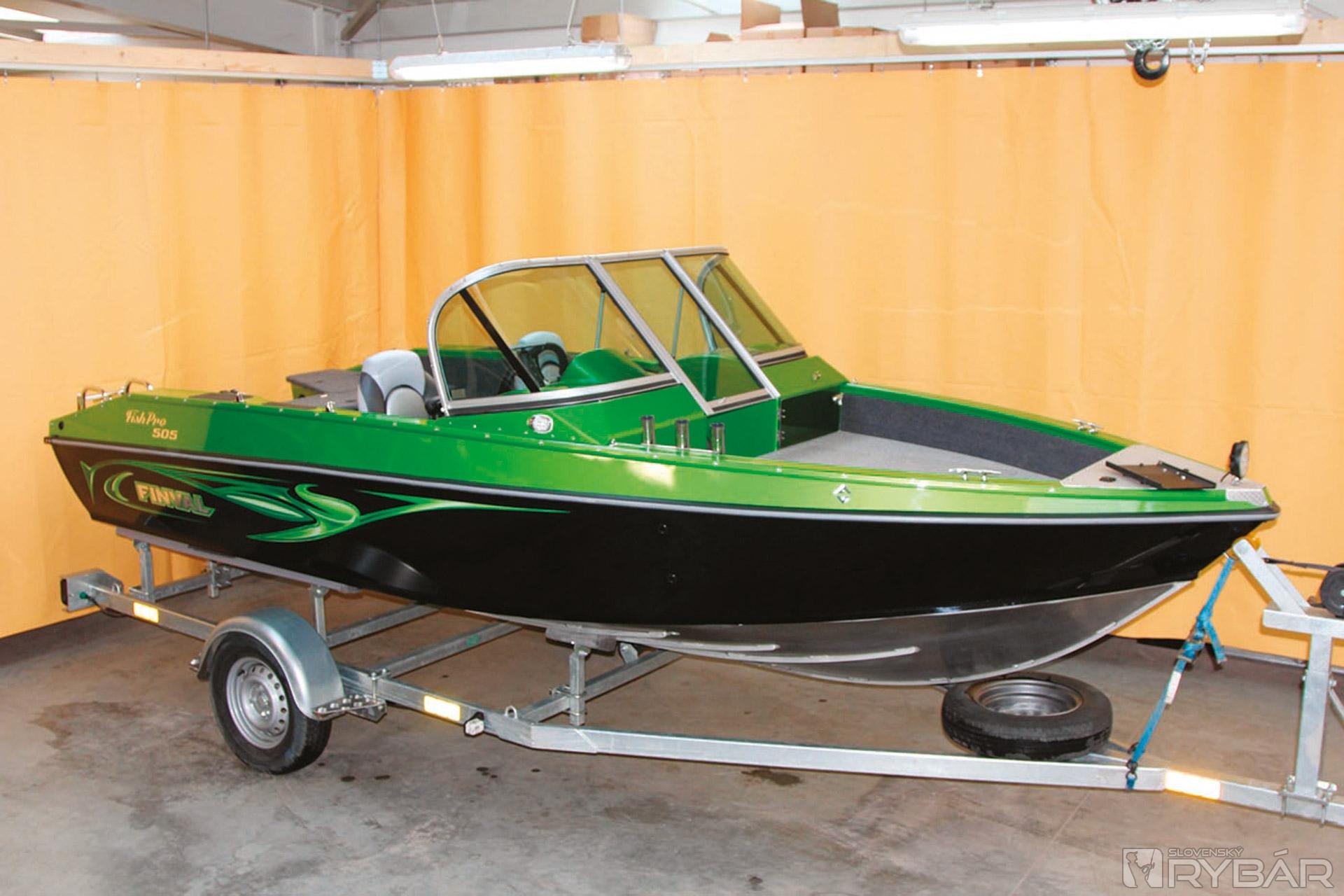 Loď, ktorú budeme mať k dispozícii, je veľmi konkurencieschopná. Finval FishPro 505 so 100 HP motorom vie ísť aj 75 km/h.