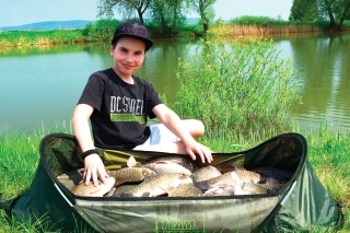 Lov karasov na method feeder 16