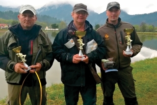 Víťazi pohár troch korún zľava: Ján Šimco 3. miesto, Michal Leibiczer 1. miesto, Jakub Alman 2. Miesto.