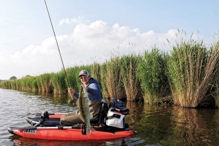 Pekný zubáč, približne 70 cm,
zabral na dne posiatom mušľami.