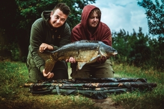 Pravidelné dokrmovanie kobrou pri pokeci na brehu nám zabezpečilo toto spoločné foto.