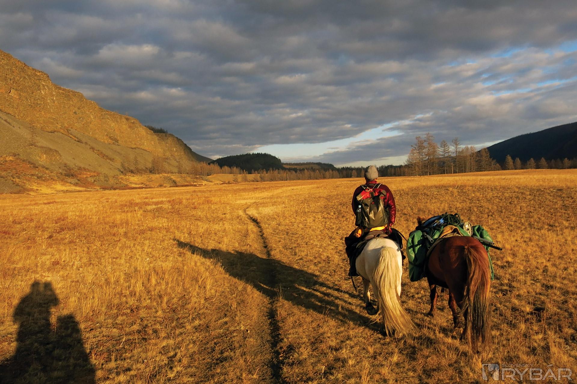 Mongolsko je najkrajšie z konského chrbta. Navyše kone šetria naše nohy a čas.