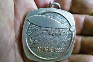 Strieborná medaila z MS v muškárení z roku 1985.