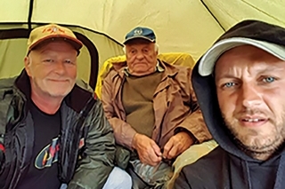 Z generácie na generáciu. Ľudia odchádzajú, spomienky a príbehy ostávajú. Odpočívaj v pokoji, starký.