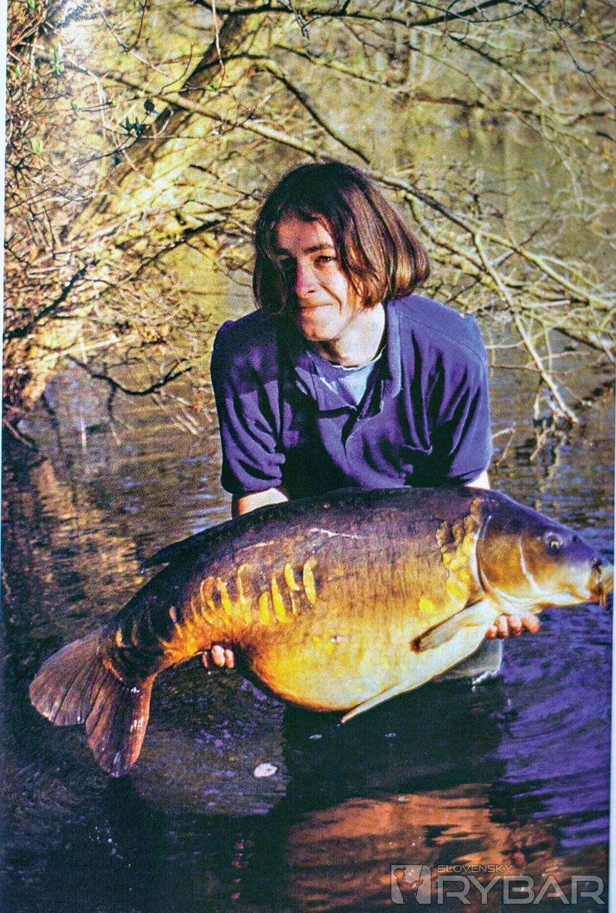 Terry Hearn s úlovkom Bazila, ktorý bol v tej dobe jeho prvým kaprom nad 40 lb.