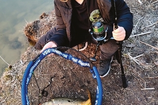 Dcérka Hanka so svojím kapríkom.