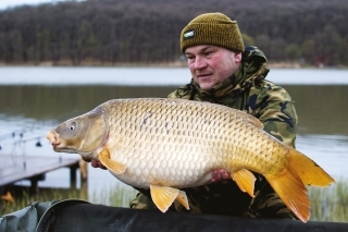 Kapor s hmotnosťou 18  kg.