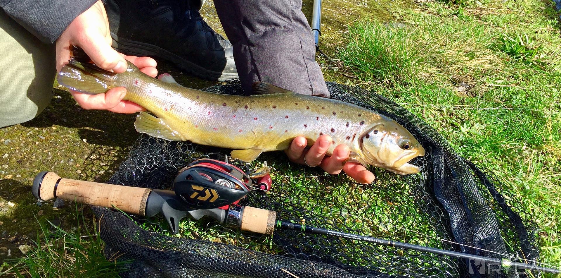 Prút Smith be sticky trout a Daiwa T3 air.