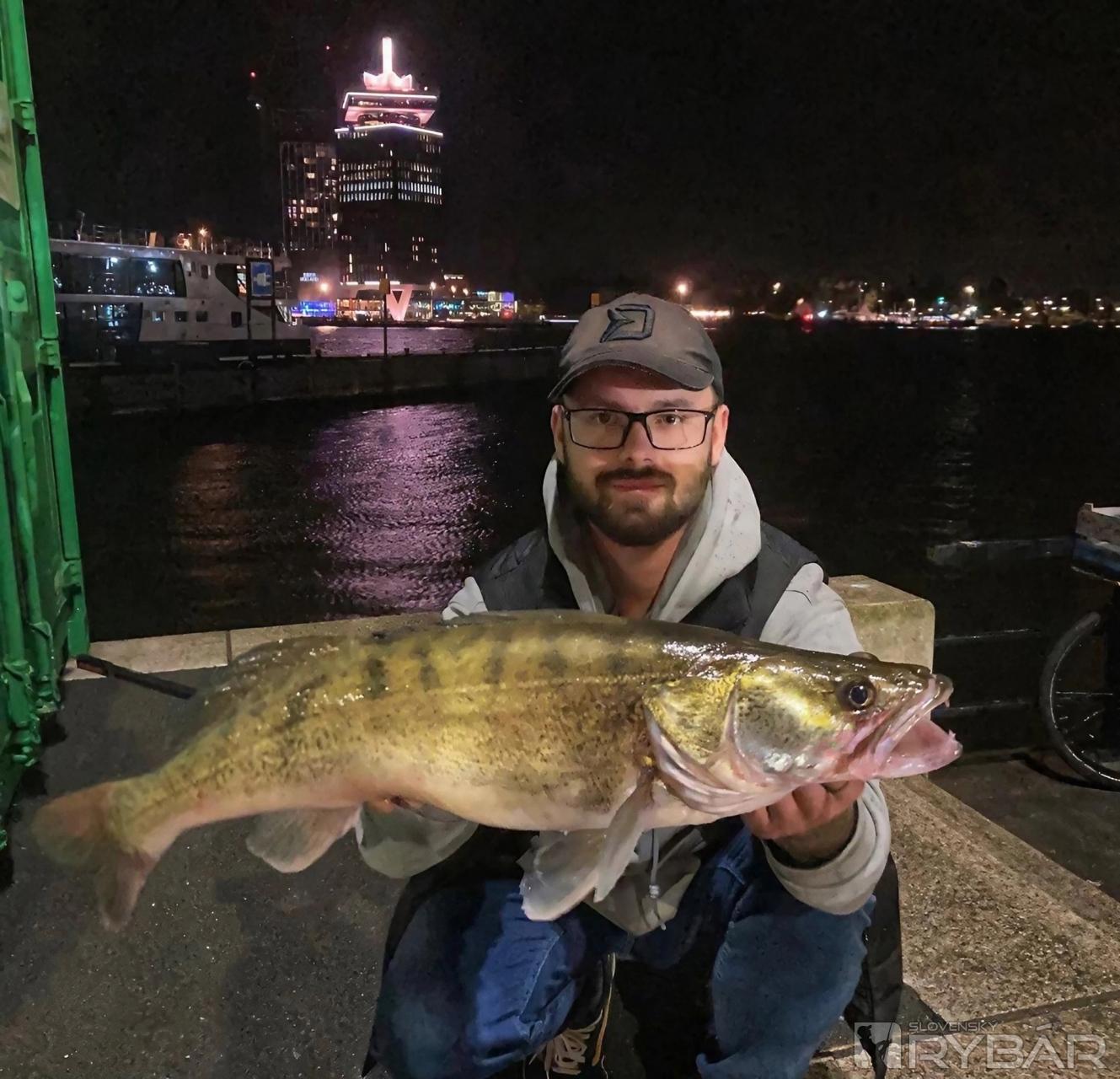 Streetfishing v Amsterdame mal svoje dravé čaro.