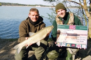 Aj tento malý amur chytený na Ananás nám priniesol drahocenné body.