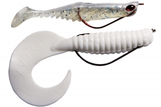 Pripravené nástrahy – hore smáčik na offset worm hook, dole tvister s wide gape offset hook.