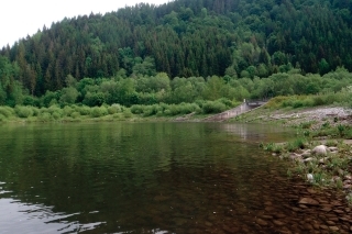 Loviť sa smie 70 m od vtoku rieky do VN.
