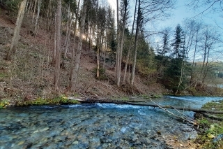 Krásna príroda na začiatku pstruhovej sezóny.