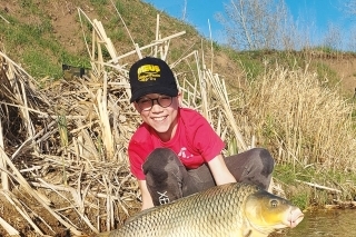 Aj junior si prekábatil svojho šupináča na boilies značky MEUS.