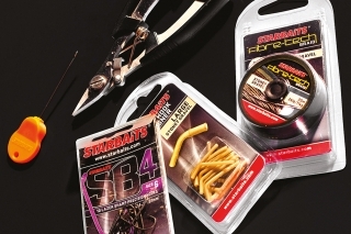 1. Pri tvorbe tejto montáže sú použité tri základné produkty, háčik s dlhým ramienkom SB4, mäkká splietaná šnúrka Fibretech a rovnátko Bent Hook Large.