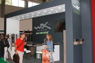 Firma WileyX s ich nezničiteľnými okuliarmi nemohla chýbať.