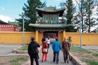 Vstup do budhistického komplexu v Ulanbátare.