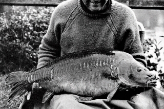 Jack Hilton 
a jeho 35 lb (15,88 kg) 
úlovok z Redmire v roku 1967.