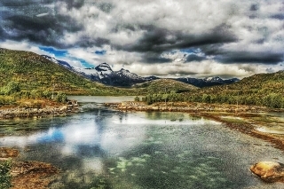 Nórsko je krásna krajina.