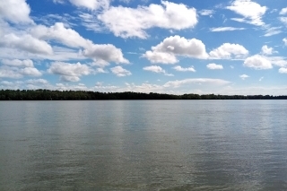 Júnové nebo nad Dunajom.