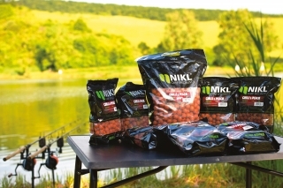 Na kŕmenie a pod háčik iba boilies Chilli/Peach.